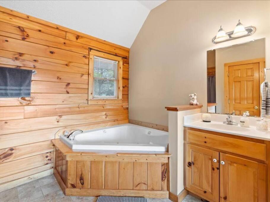Breathtaking Views Of The Smokies, 3 Mins To Gatlinburg Villa Bagian luar foto