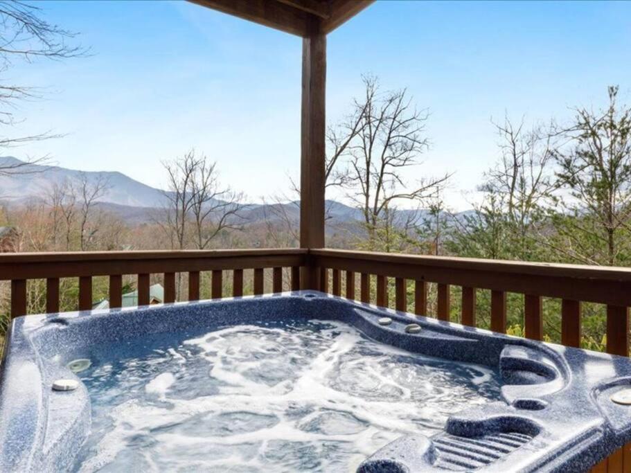 Breathtaking Views Of The Smokies, 3 Mins To Gatlinburg Villa Bagian luar foto