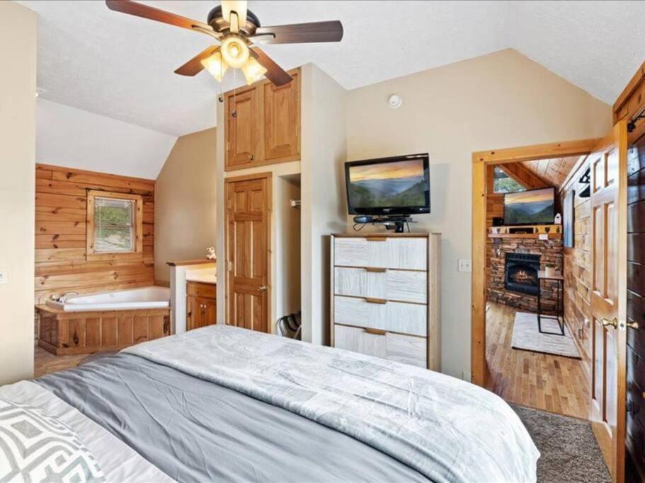 Breathtaking Views Of The Smokies, 3 Mins To Gatlinburg Villa Bagian luar foto