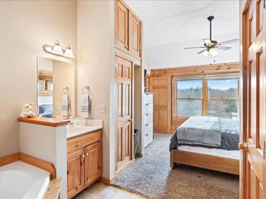 Breathtaking Views Of The Smokies, 3 Mins To Gatlinburg Villa Bagian luar foto