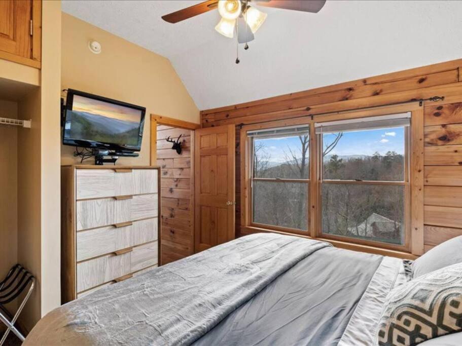 Breathtaking Views Of The Smokies, 3 Mins To Gatlinburg Villa Bagian luar foto