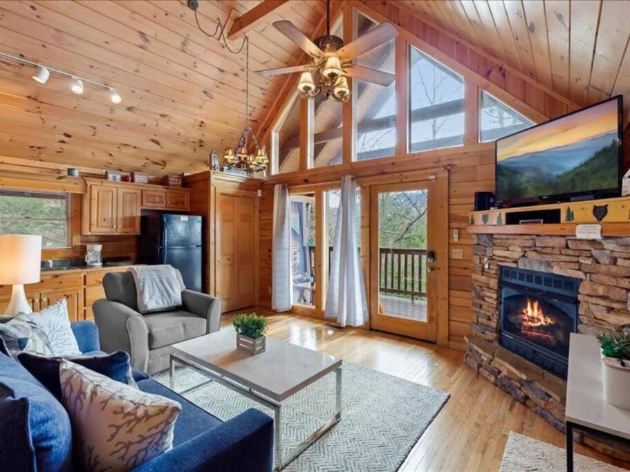 Breathtaking Views Of The Smokies, 3 Mins To Gatlinburg Villa Bagian luar foto