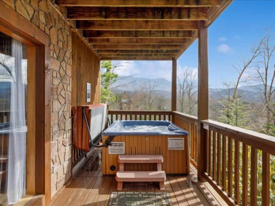 Breathtaking Views Of The Smokies, 3 Mins To Gatlinburg Villa Bagian luar foto
