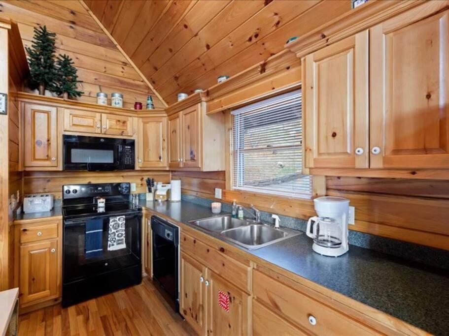 Breathtaking Views Of The Smokies, 3 Mins To Gatlinburg Villa Bagian luar foto